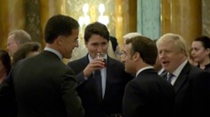 Kamera nachytala štátnikov, ako si robia žarty z prezidenta Trumpa