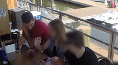 Muž hádže ženám drogy do nápojov. Nikto si to nevšimol