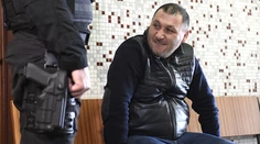 Vadala robil neobvyklé prevody, zapojil aj Troškovú a Albáncov