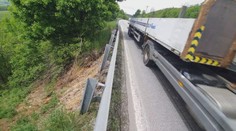 Horský priechod Soroška je stále nebezpečný. Po rozpadávajúcom sa múre sa zosúva pôda