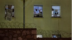 Dvaja mŕtvi a 21 zranených pri bitke vo väznici neďaleko Atén