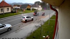 VIDEO: Opitý vodič uprostred obce ohrozil ľudí, domáci ho takmer zmlátili