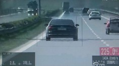 Rútil sa rýchlosťou viac ako 200 km/h. Neuveríte, čo povedal policajtom