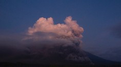 Na indonézskom ostrove Jáva vybuchla sopka Semeru. Úrady vyhlásili najvyšší stupeň pohotovosti