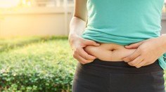 Ukladá sa vám tuk v okolí brucha? Takto mu dáte zbohom