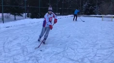 Petre Vlhovej to ide aj s hokejkou. Pozrite si jej netradičný tréning