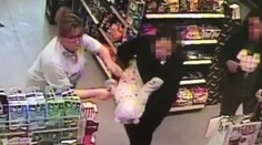 Hrdinský čin v poľskom Gdaňsku: Dusiace sa bábätko ratovala zamestnankyňa benzínky