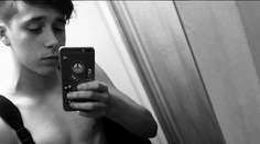 Mladý Beckham zverejnil kontroverznú snímku. Schytal kritiku