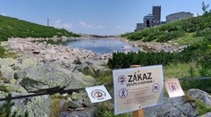 Tatry pritvrdzujú voči kúpaniu sa v plesách. Kontroly budú denné, pokuty tisícové