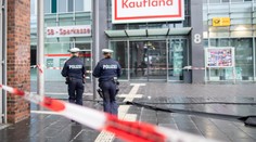 Muž narážal autom do ľudí,  údajne chcel zabíjať cudzincov