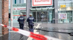 Muž narážal autom do ľudí,  údajne chcel zabíjať cudzincov