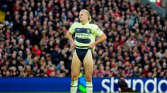 Trápiaci sa Liverpool šokujúco zdolal na Anfielde Guardiolovu mašinu. Arsenal navýšil náskok na čele ligy