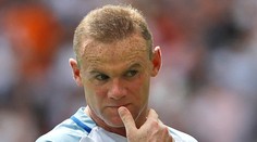 Angličania na Slovákov vraj so šiestimi zmenami. Sedieť má aj Rooney