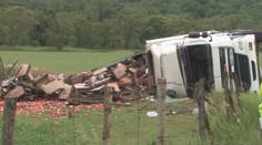 Vodič kamióna viezol jablká z Moldavska do Ruska. Po nehode bojuje v nemocnici vo Svidníku o život