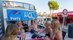 Stále rastú počty nakazených na obľúbenom ostrove dovolenkárov