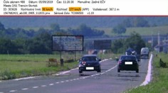 Päťkrát prekročil rýchlosť, no vodičák má stále. Stačí mať pri sebe tučnú hotovosť