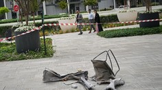 Dubajom otriasol výbuch, trosky z útoku poškodili budovu