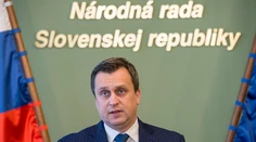 "Do Ruska budem chodiť, aj keby celá opozícia skočila do Dunaja," odkázal Danko