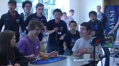 Génius! Tínedžer poskladal Rubikovu kocku za pár sekúnd