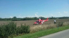 Vážna nehoda za obcou Prečín. Ťažké zranenia utrpela mladá žena (19), zasahoval aj vrtuľník