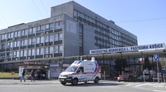 Bojuje o život. Mladík (22), ktorému pyrotechnika zranila hlavu a zdevastovala tvár, je v kritickom stave