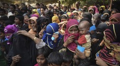 Tisíce prenasledovaných moslimských Rohingov utekajú do Bangladéša