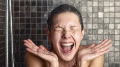 Hovorí sa, že tvár by ste si nemali umývať v sprche. Čo na to odborníci?