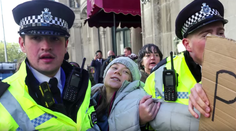 Londýnska polícia obvinila Gretu Thunbergovú z narušenia verejného poriadku