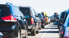 V kolónach trávia aj celé hodiny. Chorváti pozývajú uviaznutých vodičov k sebe domov