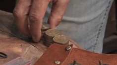 Viac ako polovica Slovákov vyžije z príjmu len s ťažkosťami, ukázal Eurobarometer