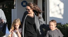 Angelina Jolie prekvapila. Vyzerá perfektne