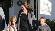Angelina Jolie prekvapila. Vyzerá perfektne