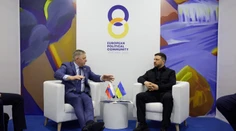 Fico sa v Jerevane stretol so Zelenským. Avizujú spoločné rokovanie vlád v Bratislave alebo Kyjeve