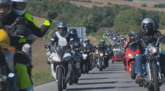 Kňazské rúcha vymenili za kožené oblečenie. Takto vyzerala púť motocyklistov