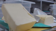 Maslová horúčka slabne. Obchodníci konečne prichádzajú s akciovými cenami