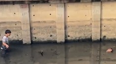 VIDEO: Šokujúci incident z Bangkoku. Z plávajúcej mŕtvoly v bahne bol napokon meditujúci starší muž