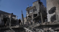 „Bol to masaker,“ uviedol svedok. Pri paľbe do davu Palestínčanov v Pásme Gazy údajne zahynulo najmenej 50 ľudí