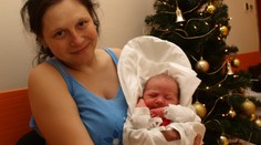 Prvé dieťa pod vianočným stromčekom v Bratislave. Dievčatko dostalo meno Alexia Nikoleta