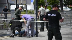 Agresivita narastá, spoločnosť je rozdelená ako nikdy predtým, hovorí sociológ rok po atentáte na Fica