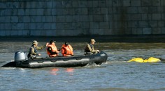 Zadržaný kapitán, ktorý zrejme spôsobil potopenie výletnej lode v Budapešti, chce zaplatiť kauciu