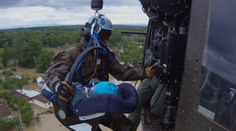 Záchranná akcia: Bábätko vyťahovali zo zaplaveného domu vrtuľníkom