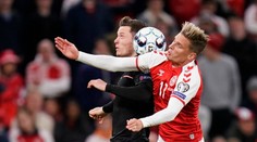 Kvalifikácia na MS vo futbale: Dánsko postúpilo, duel v Albánsku prerušili