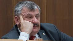 Srdcervúci status poslanca, ktorému zahynula pri leteckom nešťastí celá rodina