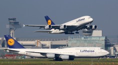 Žena porodila v lietadle Lufthansy nad Atlantickým oceánom