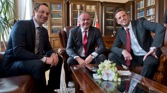 Kiska sedel s Bondrom a Lintnerom