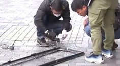 Zo 16. poschodia hotela vypadlo okno. Zabilo čínsku turistku (†24)