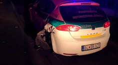 Mladý vodič narazil do policajného auta, nafúkal dve promile