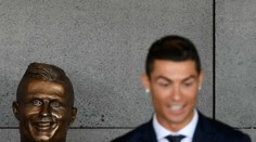 Spomínate si na Ronaldovu bustu? Teraz mu vyrobili ďalšiu, dokonca sa na neho aj podobá