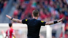 Divočina na futbale v Česku. Rozhodca sa rozplakal, hráčovi odporučil psychoterapeuta