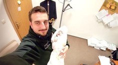 Zachránil bábätko z bezdomoveckého brloha: Policajtov príbeh zverejnila jeho suseda